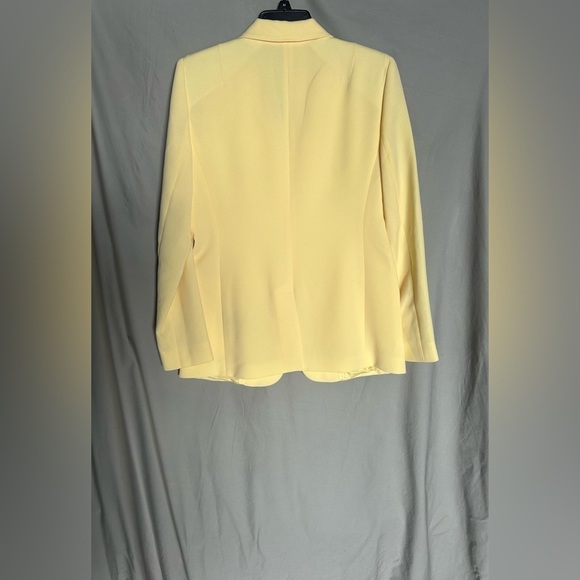 Lafayette 148 New York William Two-Button Blazer in yellow - Picture 4 of 5